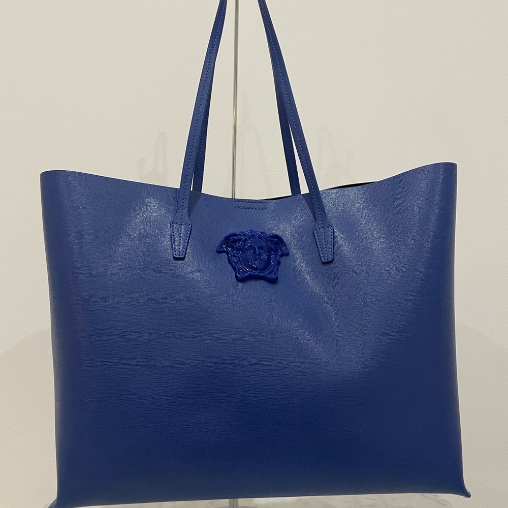 Versace Blue Texture Leather Handbag/Tote
Rare! Sold Out! Brand New! Dust Bag! - Picture 1 of 10